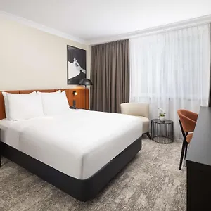 https://hilton-dusseldorf.dusseldorf-hotel.net